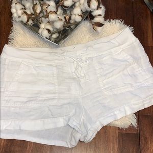 Lou & Grey White 100% Linen Shorts